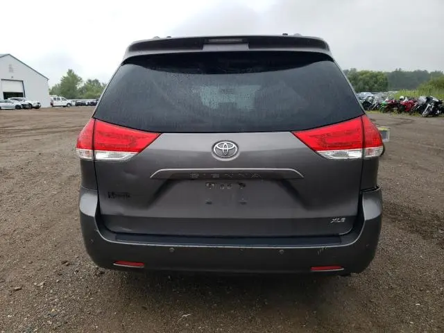 2014 TOYOTA SIENNA XLE  