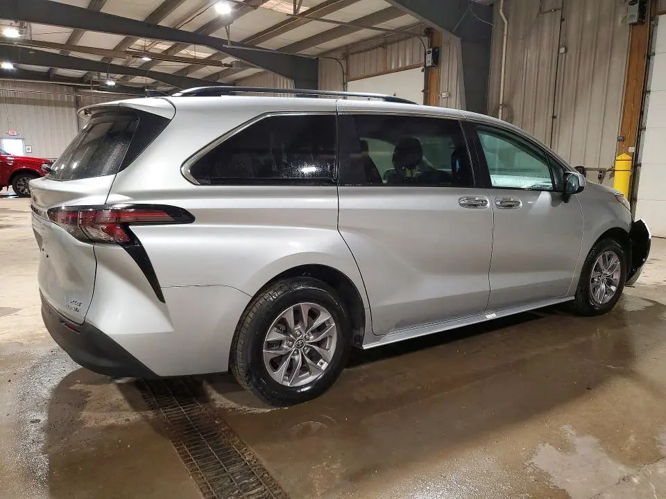 2023 TOYOTA SIENNA   