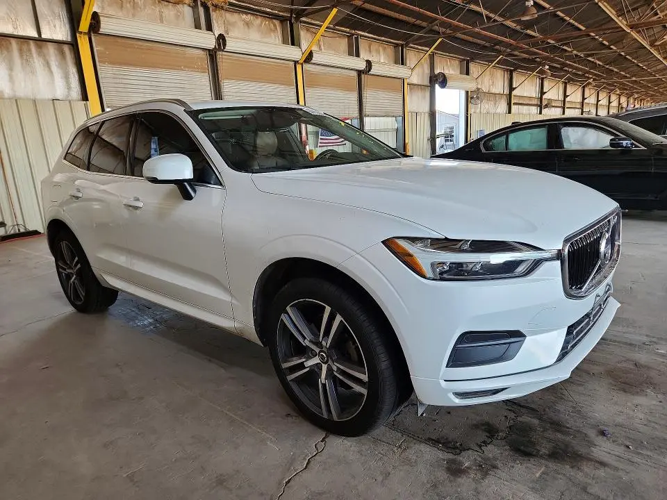 2020 VOLVO XC60 T5 MOMENTUM  