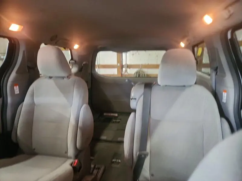 2015 TOYOTA SIENNA LE  