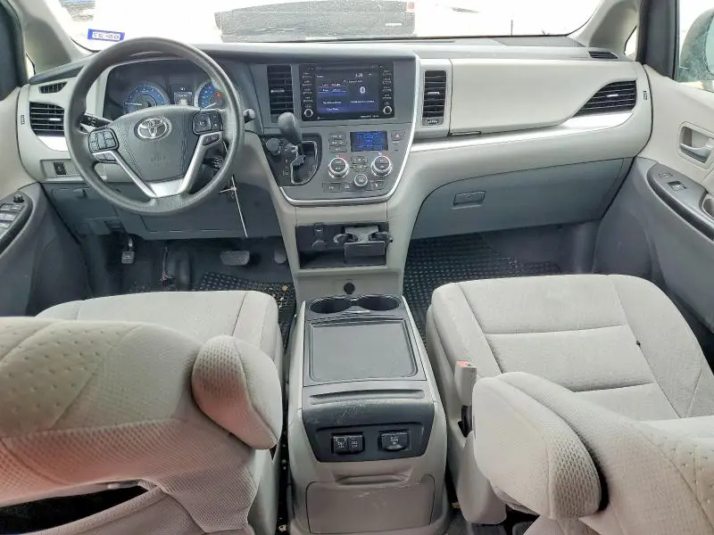 2020 TOYOTA SIENNA LE  