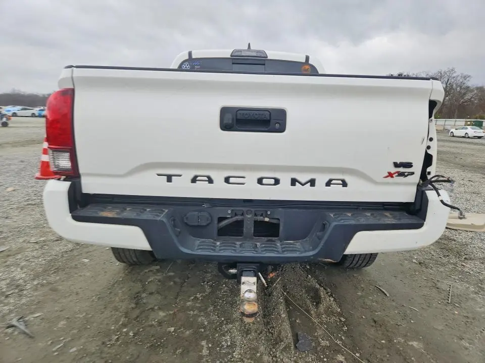 2018 TOYOTA TACOMA SR5 V6  
