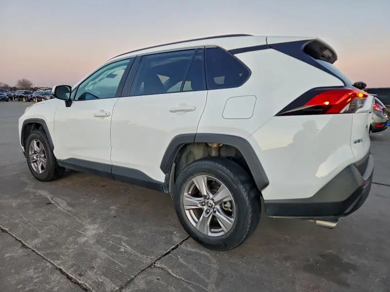 2022 TOYOTA RAV4 XLE  