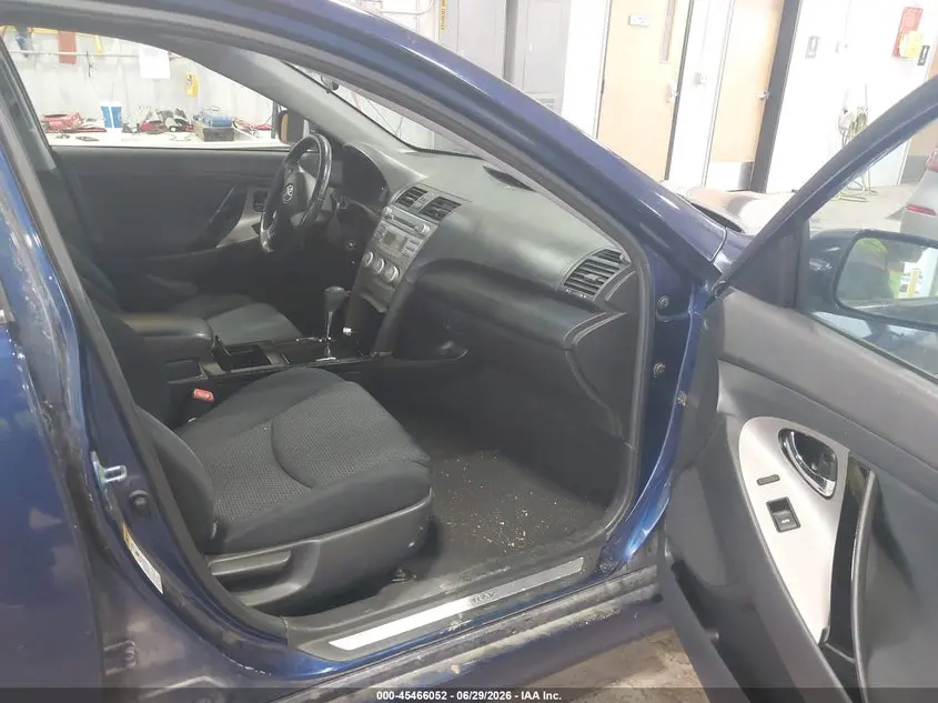 2011 TOYOTA CAMRY SE