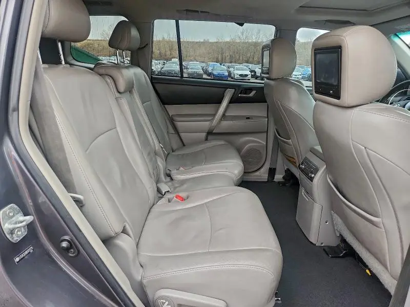 2011 TOYOTA HIGHLANDER BASE  