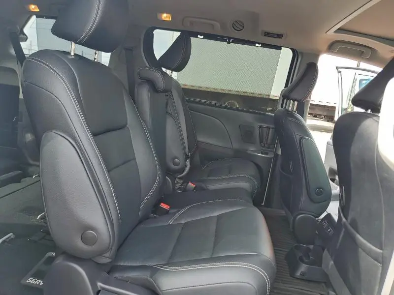 2020 TOYOTA SIENNA SE  