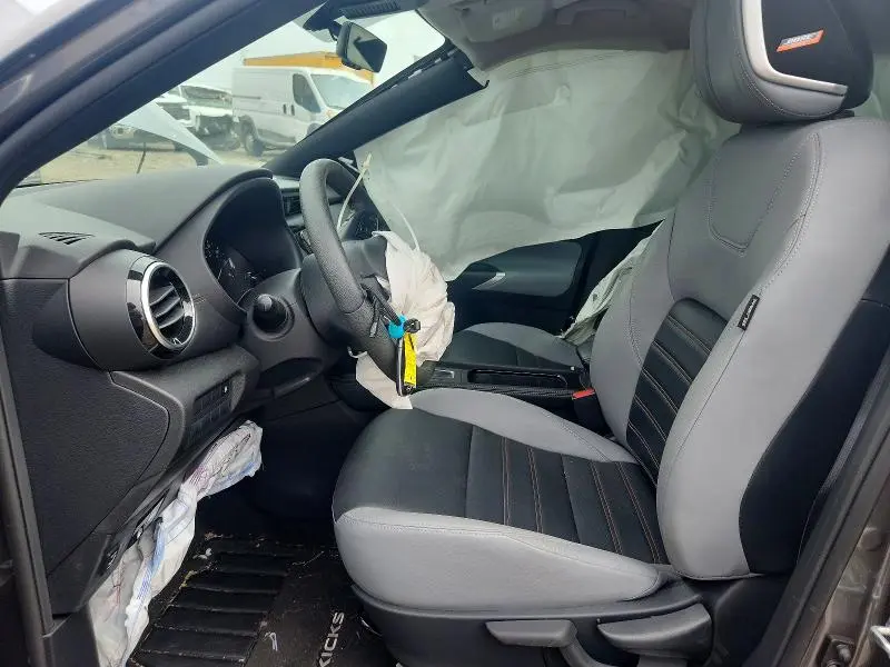 2023 NISSAN KICKS SR  