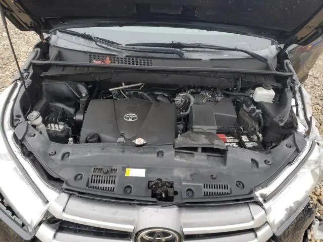 2019 TOYOTA HIGHLANDER SE  