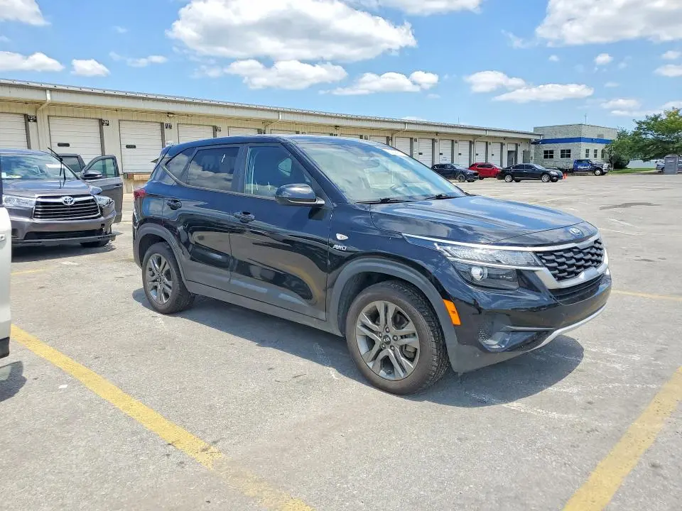 2021 KIA SELTOS LX  