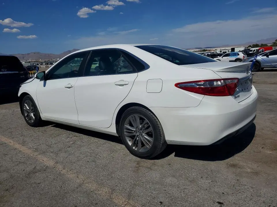 2015 TOYOTA CAMRY SE  