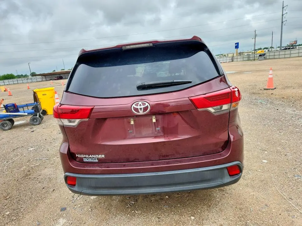 2018 TOYOTA HIGHLANDER LE  