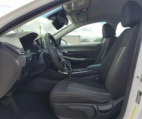 2022 HYUNDAI SONATA SE  