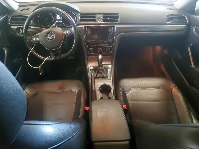 2017 VOLKSWAGEN PASSAT SE  