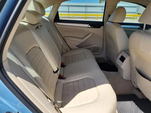 2012 VOLKSWAGEN PASSAT SE  