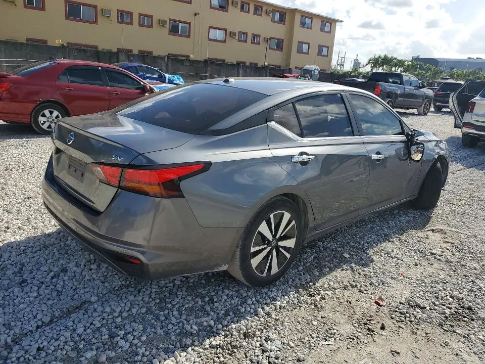 2022 NISSAN ALTIMA SV  