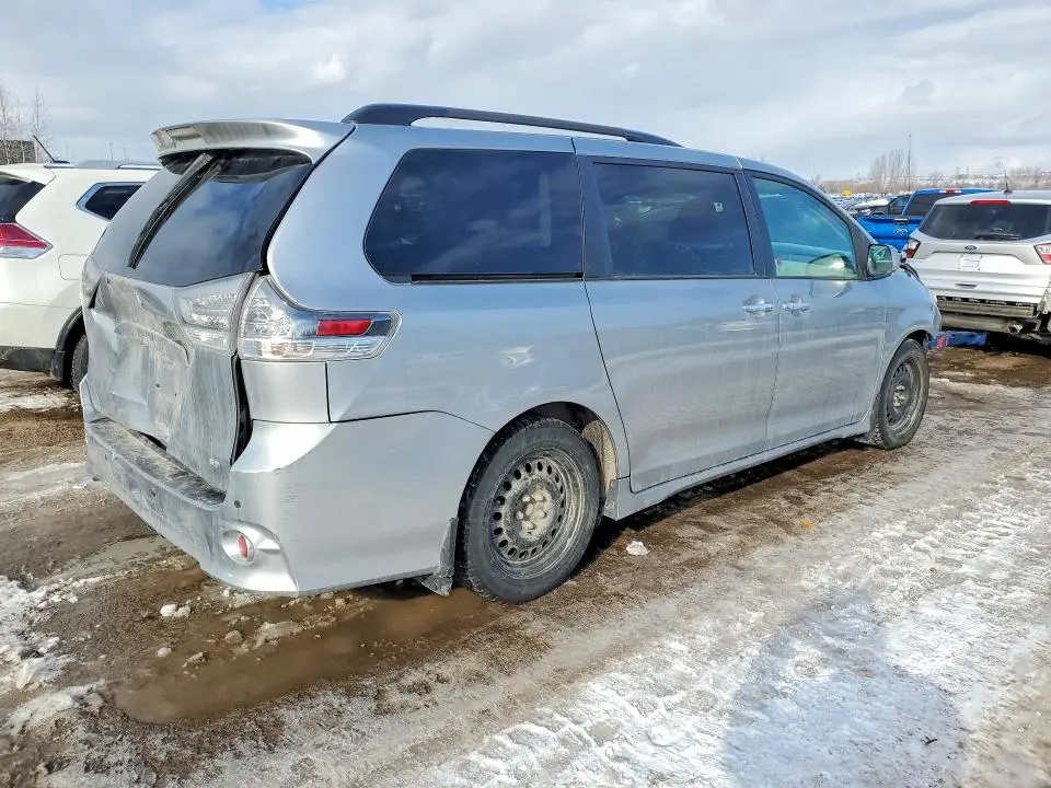 2014 TOYOTA SIENNA SE 8-PASSENGER  