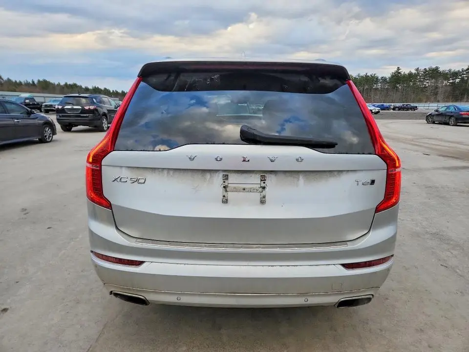 2021 VOLVO XC90 T6 MOMENTUM  