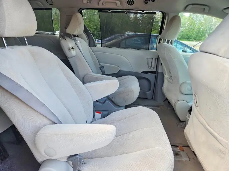 2011 TOYOTA SIENNA LE  