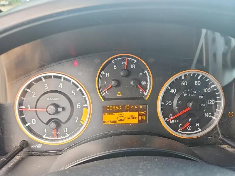 2010 NISSAN TITAN SE  