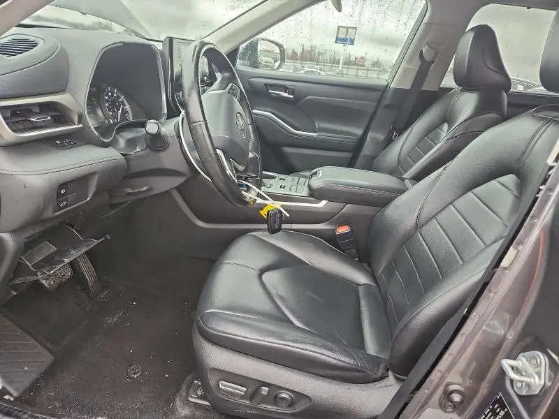 2022 TOYOTA HIGHLANDER XLE  