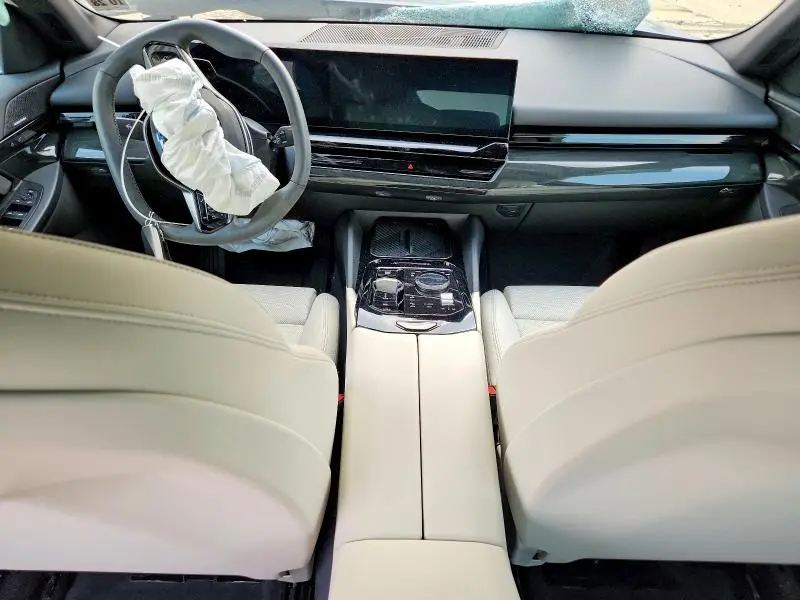 2024 BMW 530 XI  