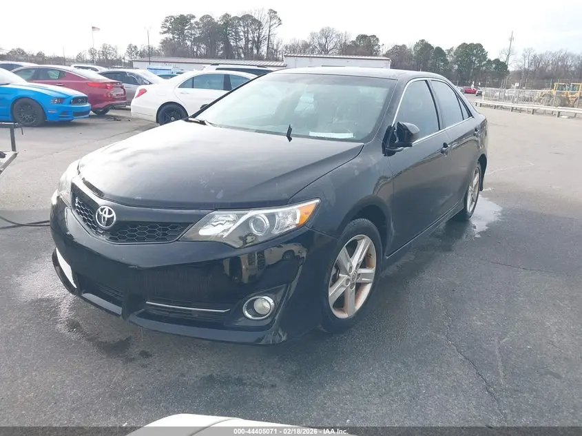 2014 TOYOTA CAMRY SE