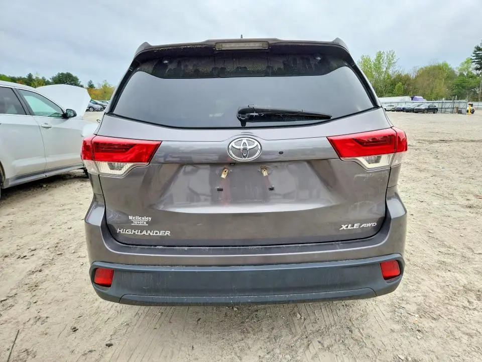 2017 TOYOTA HIGHLANDER XLE  