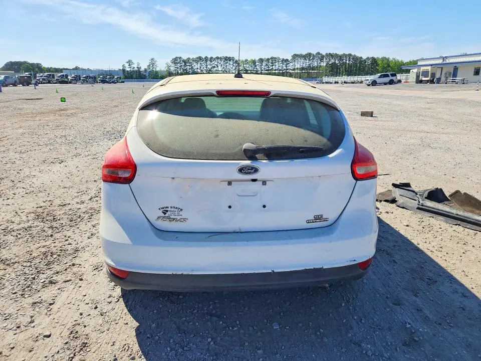 2015 FORD FOCUS SE  