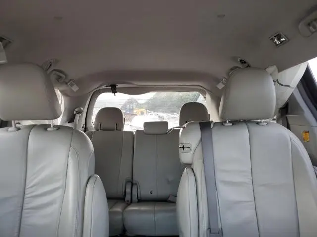 2011 TOYOTA SIENNA XLE  