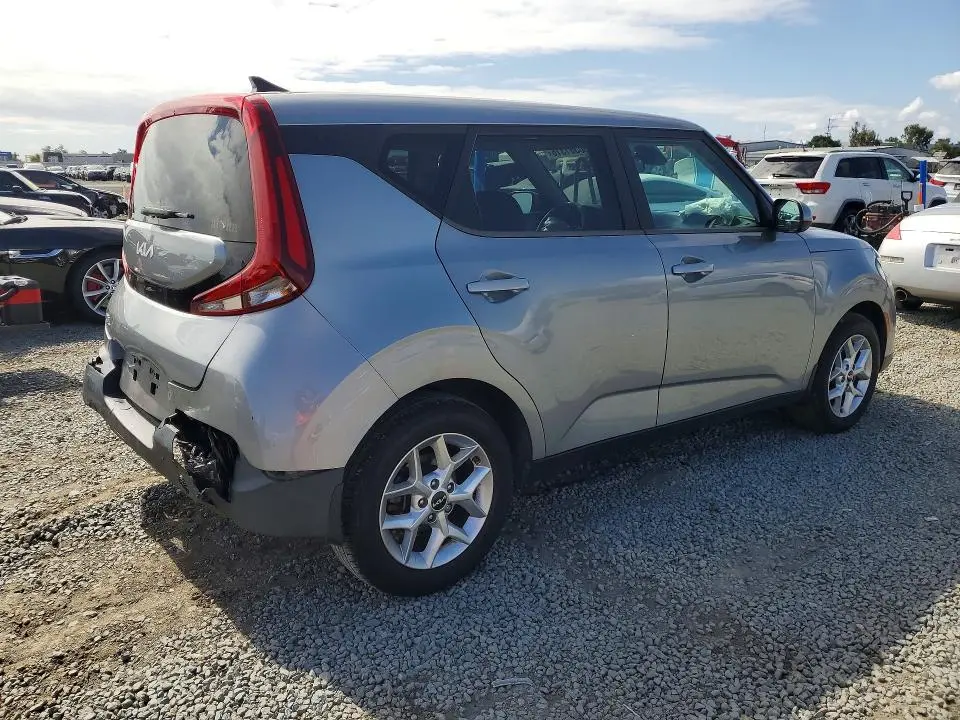 2022 KIA SOUL LX  