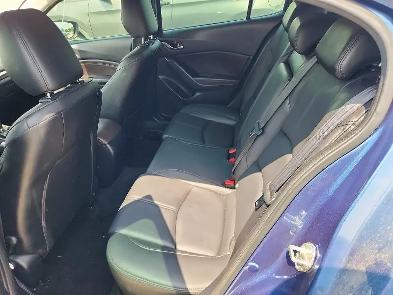 2018 MAZDA 3 TOURING  