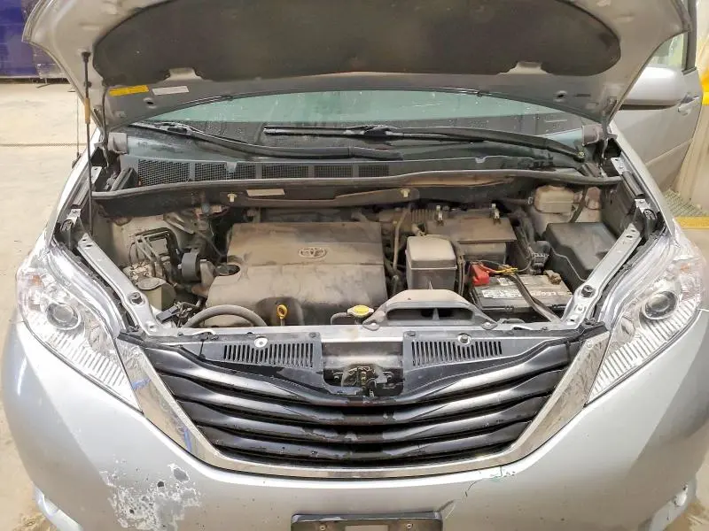 2011 TOYOTA SIENNA LE  