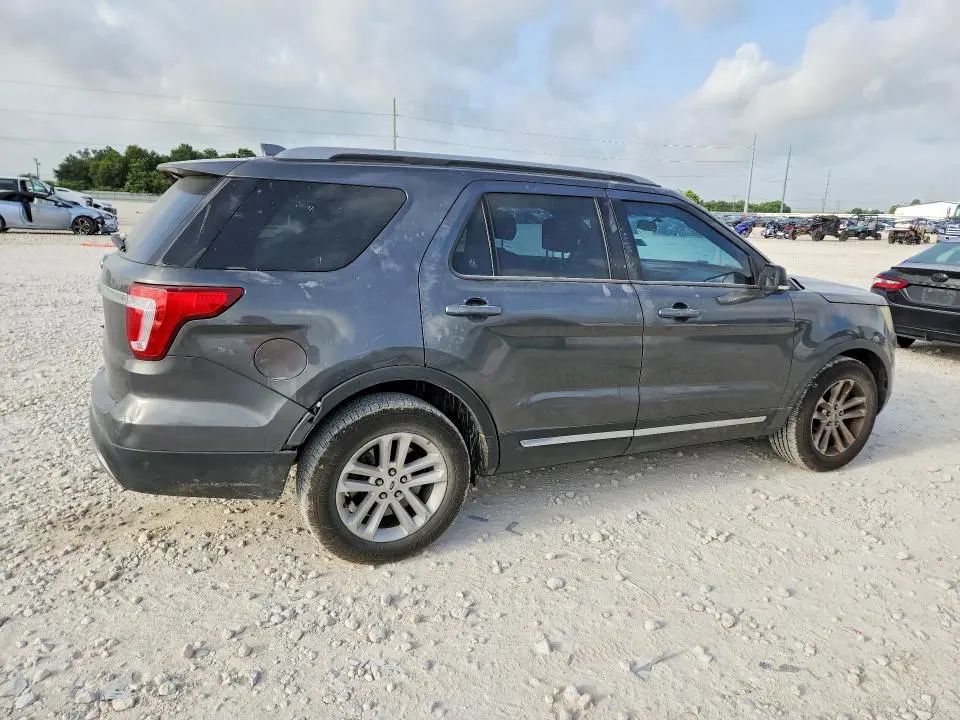 2017 FORD EXPLORER XLT  