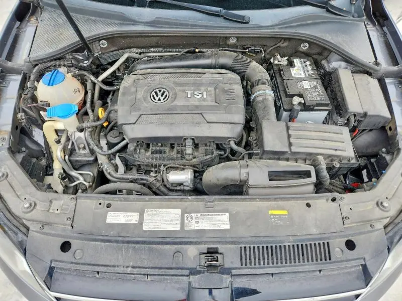 2015 VOLKSWAGEN PASSAT SE  