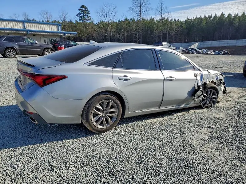 2022 TOYOTA AVALON XLE  