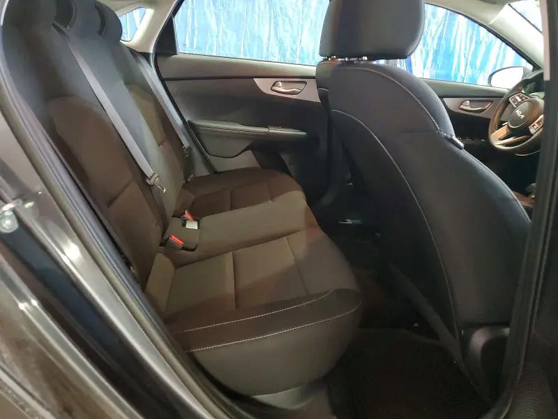 2023 KIA FORTE LX  