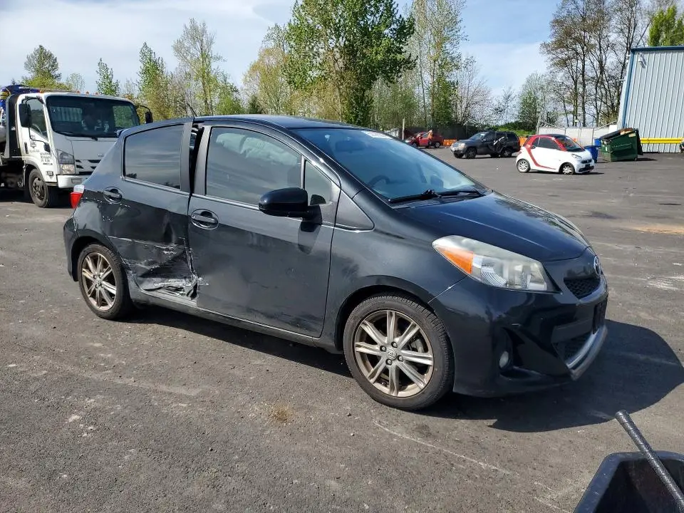 2013 TOYOTA YARIS 5-DOOR SE  