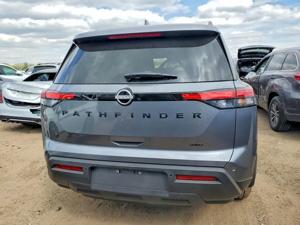 2025 NISSAN PATHFINDER SV  
