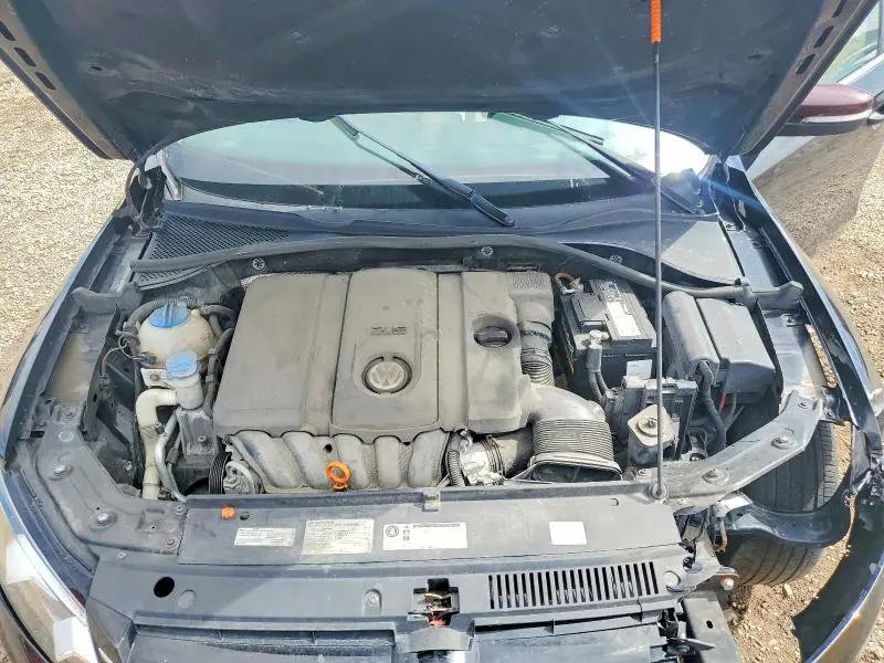 2013 VOLKSWAGEN PASSAT SE  