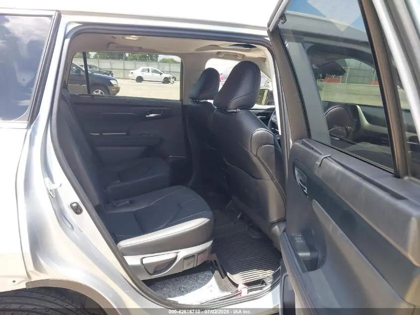 2024 TOYOTA HIGHLANDER XLE