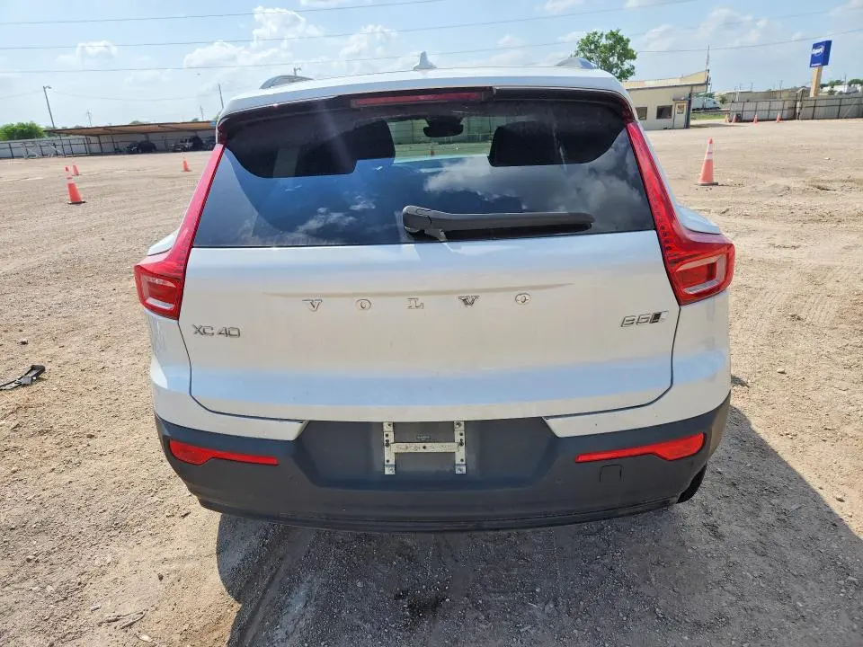 2023 VOLVO XC40   