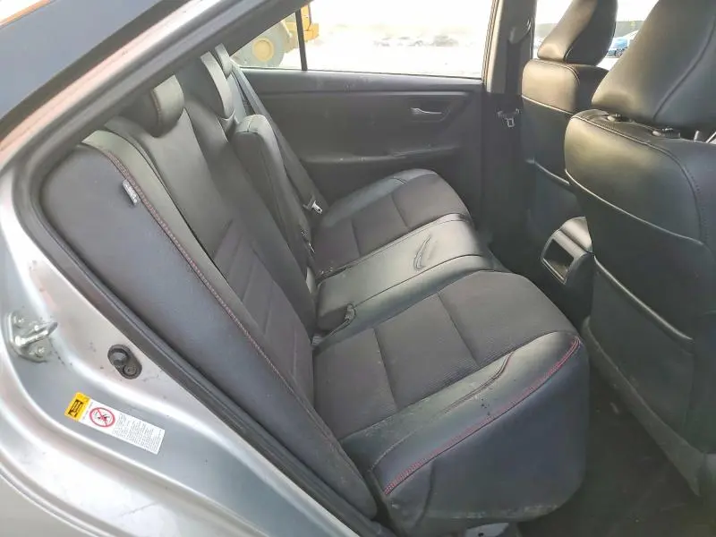 2016 TOYOTA CAMRY SE  