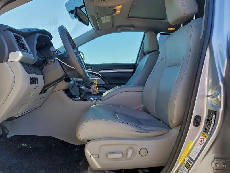 2015 TOYOTA HIGHLANDER XLE  