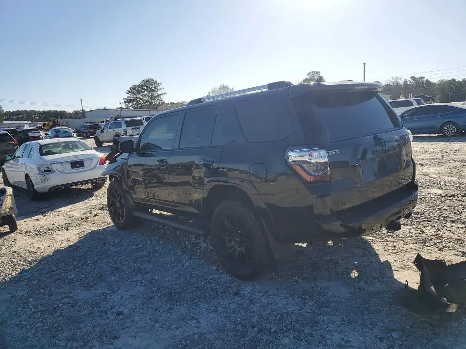 2022 TOYOTA 4RUNNER SR5  