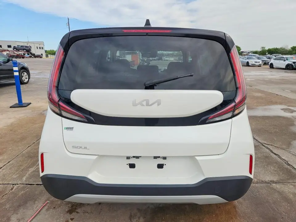 2023 KIA SOUL LX  