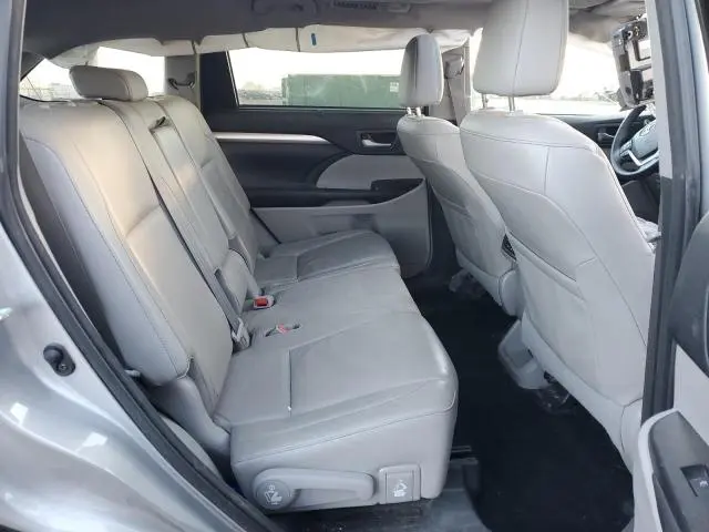 2016 TOYOTA HIGHLANDER XLE  