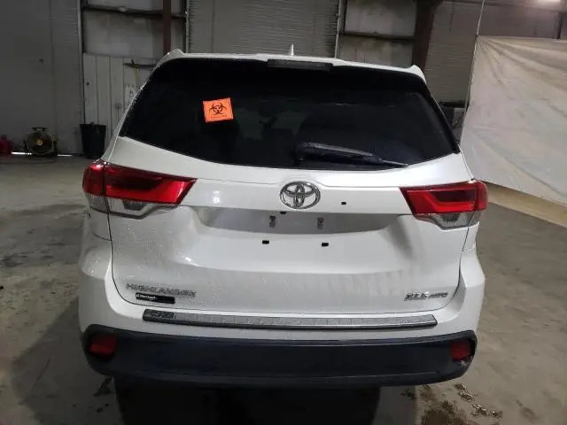 2018 TOYOTA HIGHLANDER SE  