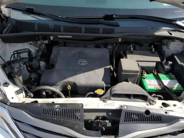 2014 TOYOTA SIENNA XLE  