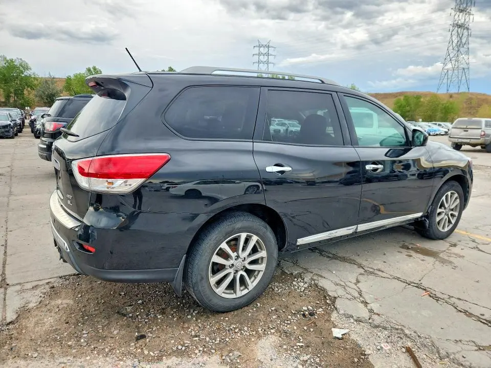 2016 NISSAN PATHFINDER SL  