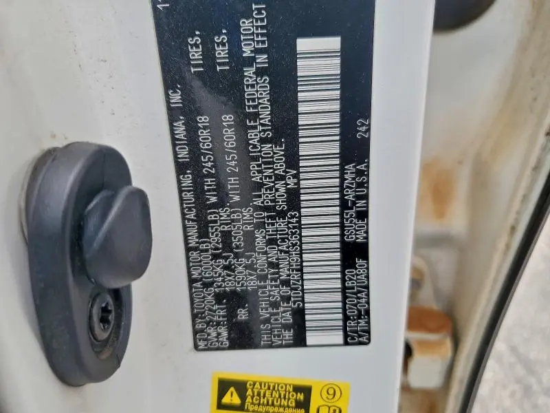 2017 TOYOTA HIGHLANDER SE  